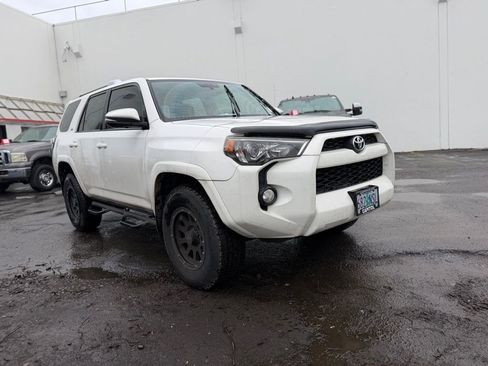 Used 2015 Toyota 4Runner SR5 Premium image 4