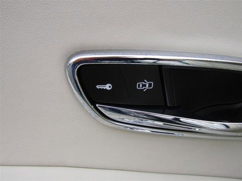 Used 2017 Bentley Flying Spur V8 image 30