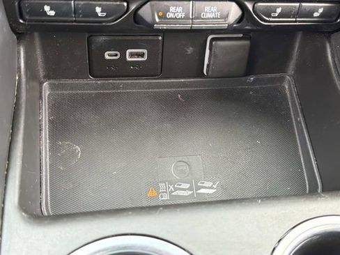 Used 2022 Chevrolet Tahoe Z71 w/ Luxury Package image 31