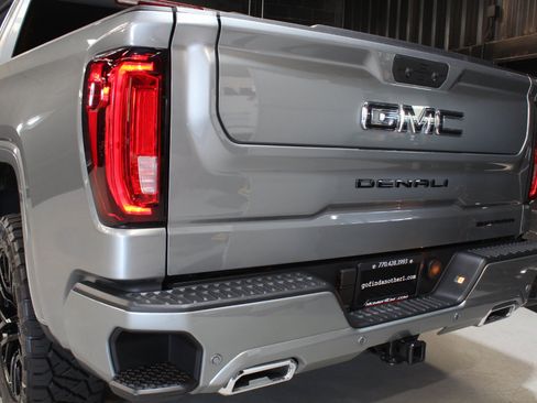 Used 2026 GMC Sierra 1500 Denali Ultimate w/ LPO, Black Badging Package AWD/4WD image 12
