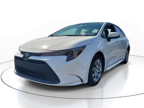 Used 2023 Toyota Corolla LE FWD image 3