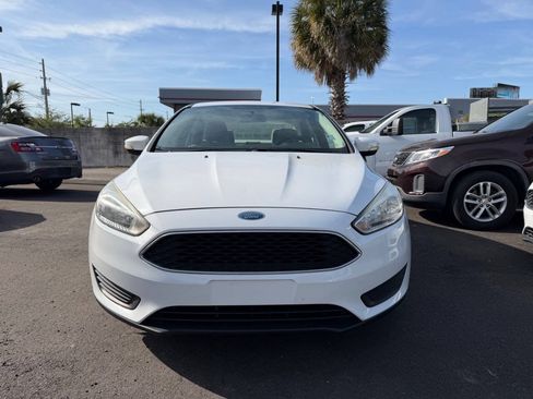 Used 2017 Ford Focus SE FWD image 3