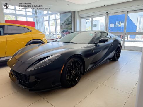 Used 2022 Ferrari 812 GTS image 1