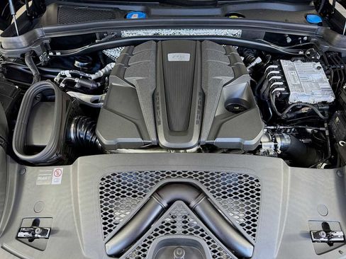 New 2025 Porsche Macan GTS image 39