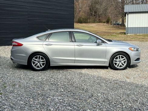 Used 2015 Ford Fusion SE image 6