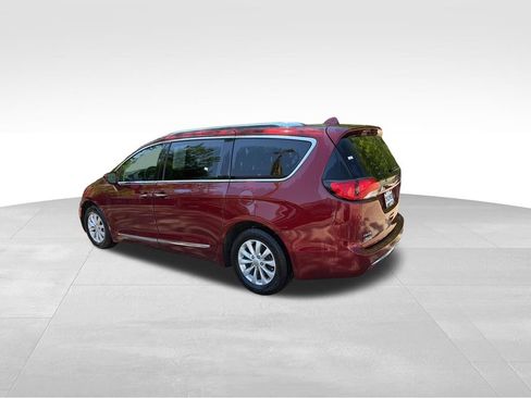 Used 2019 Chrysler Pacifica Touring-L FWD image 7