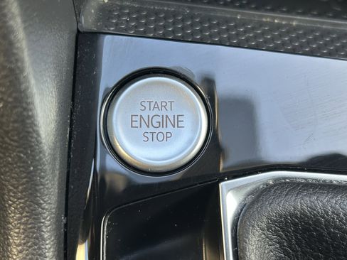 Certified 2024 Volkswagen Taos SE w/ Black Wheel Plus Package image 16