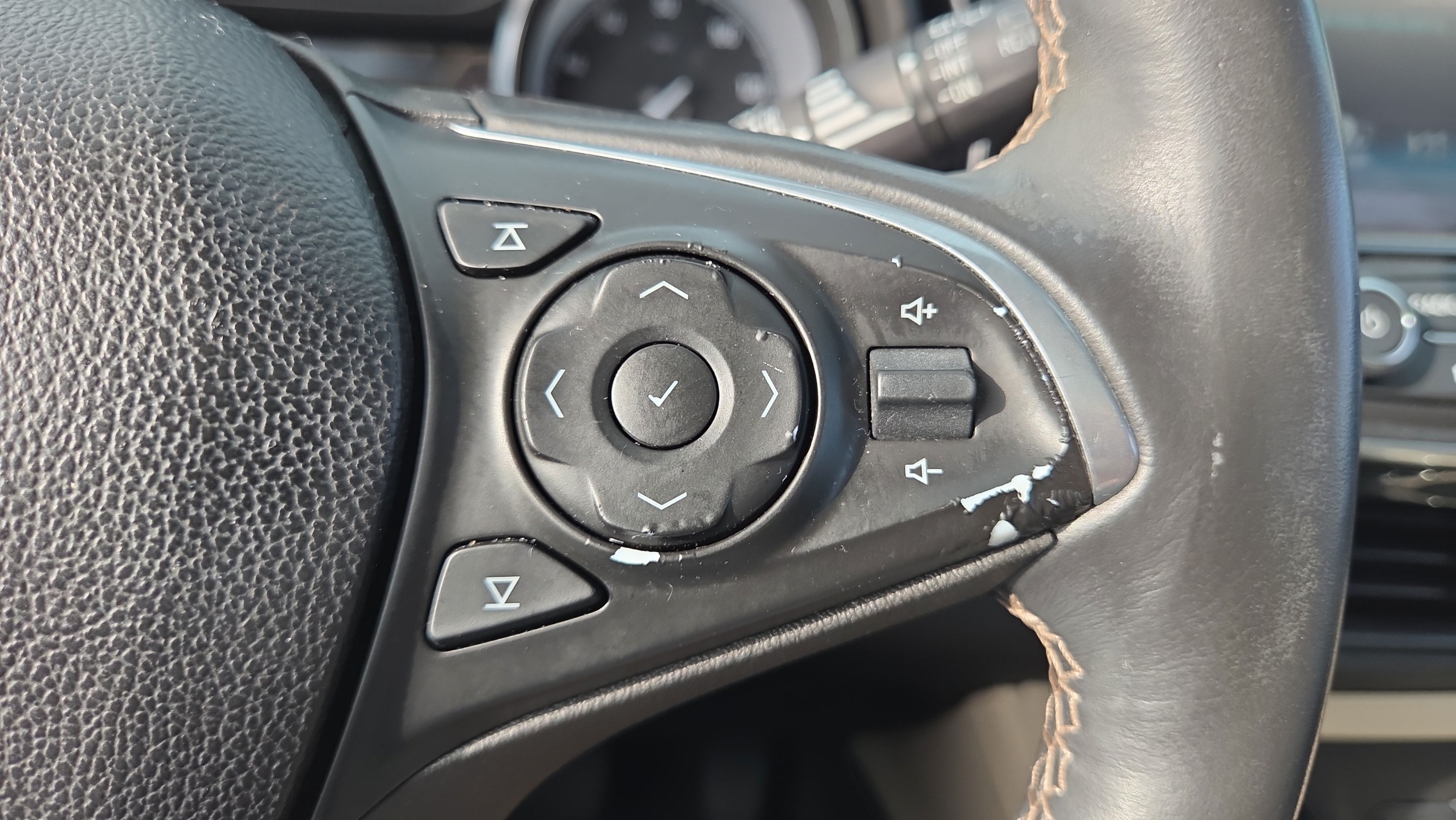 Used 2017 Buick Envision Essence FWD image 23