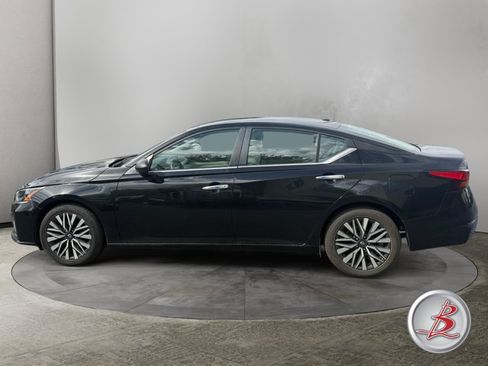 Used 2024 Nissan Altima 2.5 SV FWD image 4