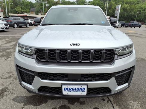 New 2026 Jeep Grand Cherokee L 4WD image 9