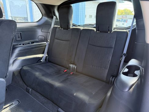 Used 2015 Nissan Pathfinder S image 19