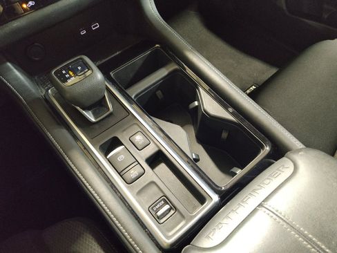 Used 2022 Nissan Pathfinder SV FWD image 26