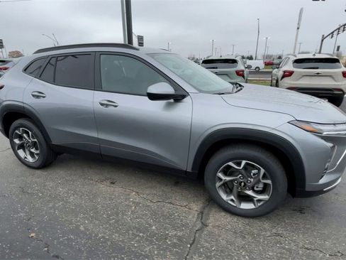 New 2026 Chevrolet Trax LT w/ Driver Confidence Package image 3