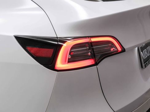 Used 2023 Tesla Model Y Long Range AWD/4WD image 7