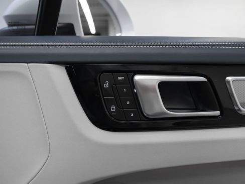 Certified 2023 Porsche Cayenne Platinum Edition image 20