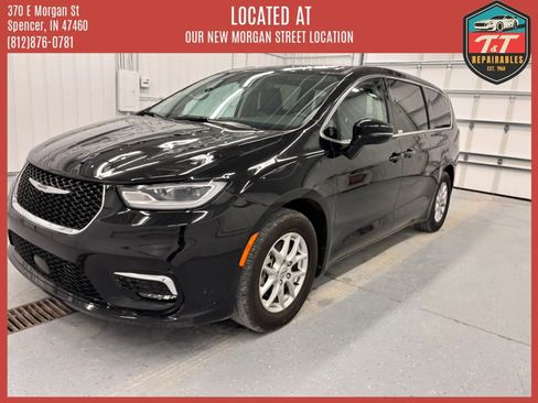 Used 2024 Chrysler Pacifica Touring-L FWD image 17