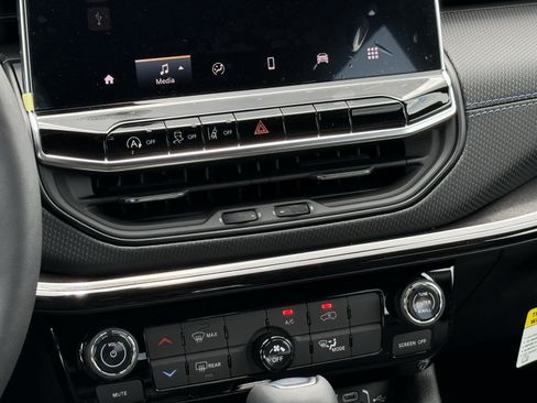 New 2026 Jeep Compass Latitude AWD/4WD image 13
