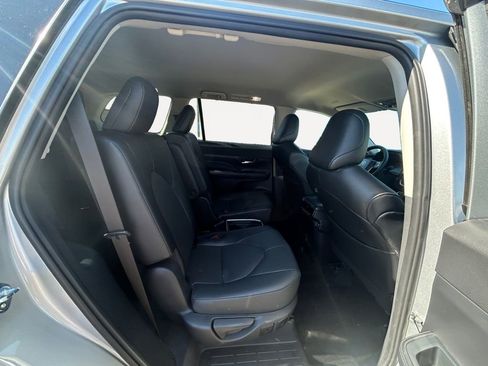 Used 2025 Toyota Grand Highlander AWD image 23
