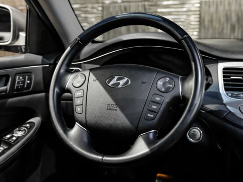 Used 2013 Hyundai Genesis 3.8 w/ Premium Pkg RWD image 15