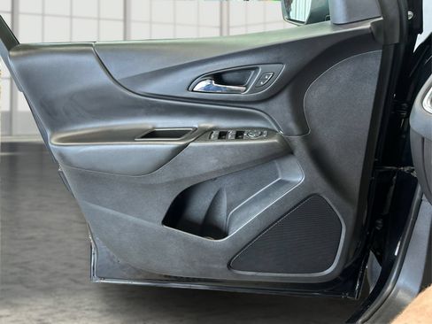 Used 2023 Chevrolet Equinox LT FWD image 18