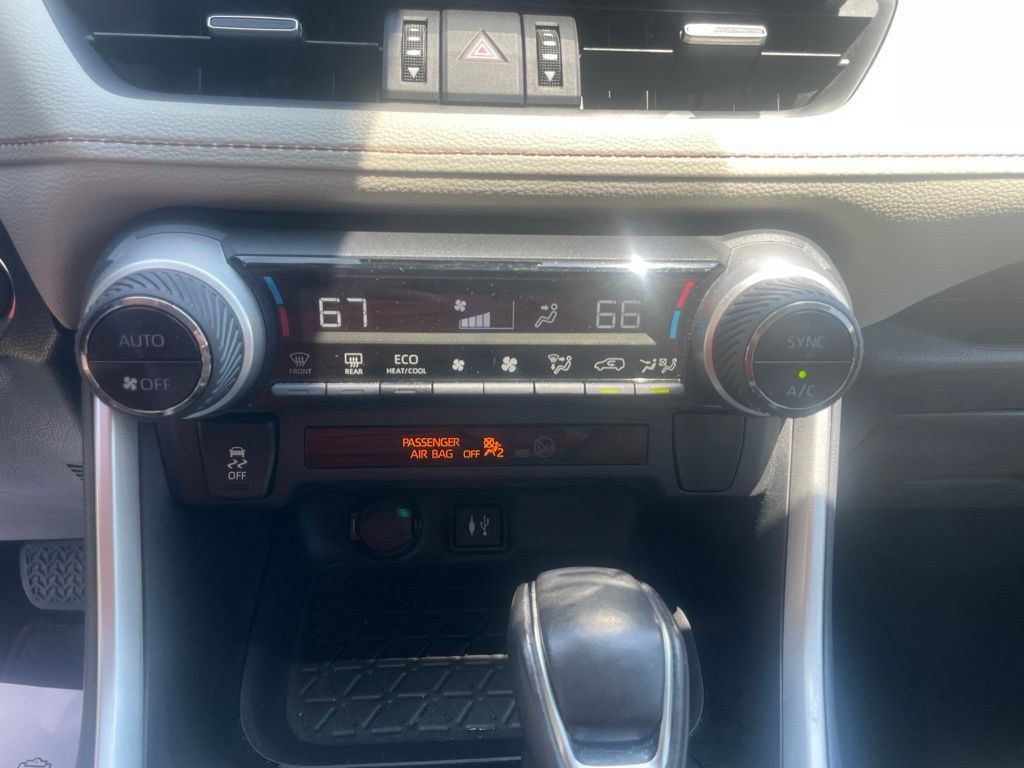 Used 2019 Toyota RAV4 XLE Premium FWD image 22