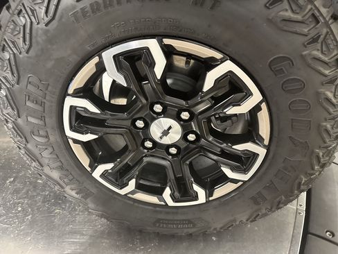 Used 2024 Chevrolet Silverado 1500 ZR2 w/ Technology Package image 15