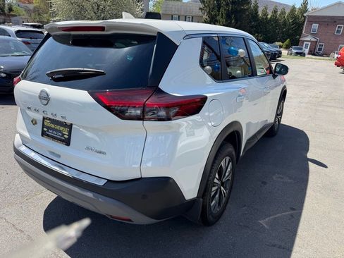 Used 2023 Nissan Rogue SV image 7