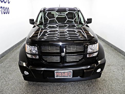 Used 2010 Dodge Nitro SXT w/ Navigation Convenience Group AWD/4WD image 2