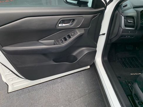 Used 2024 Nissan Rogue SV AWD/4WD image 19