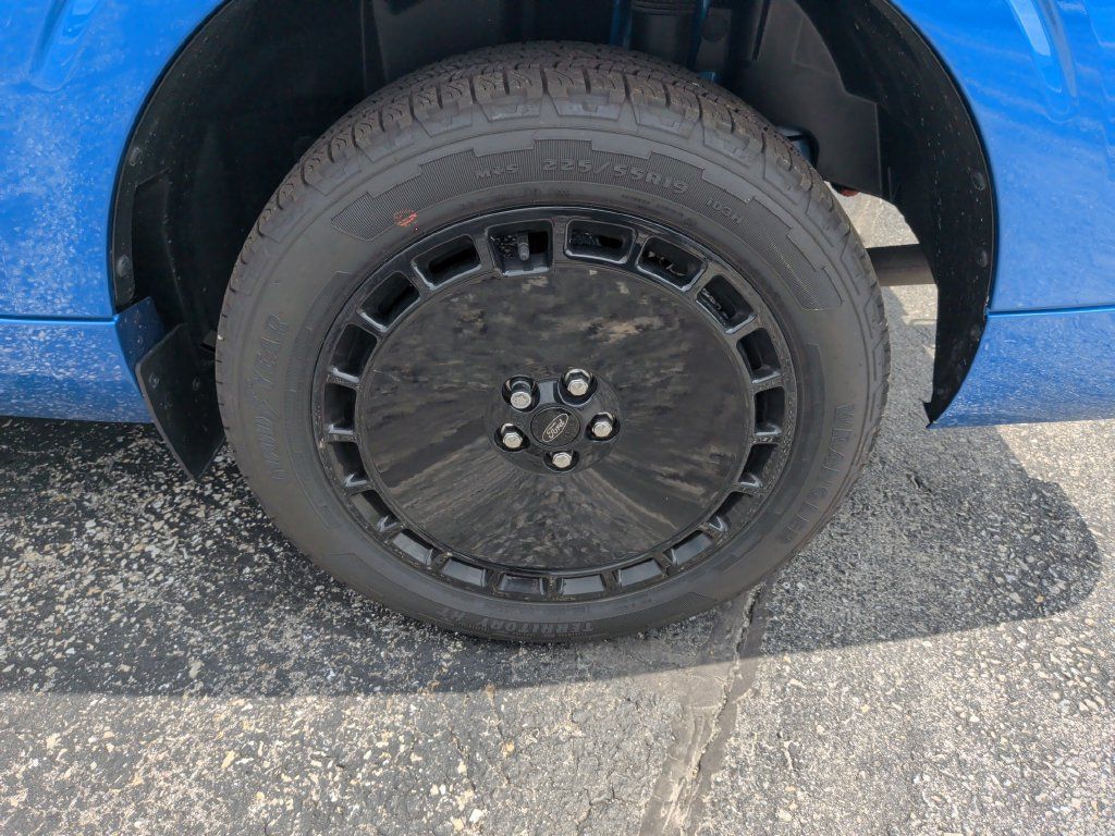 Used 2025 Ford Maverick Lobo AWD/4WD image 12