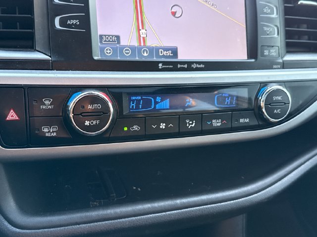 Used 2017 Toyota Highlander SE AWD/4WD image 33