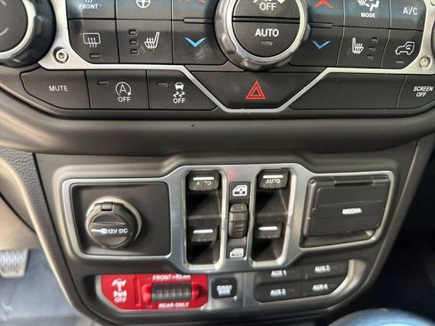 Used 2018 Jeep Wrangler Unlimited Rubicon AWD/4WD image 29