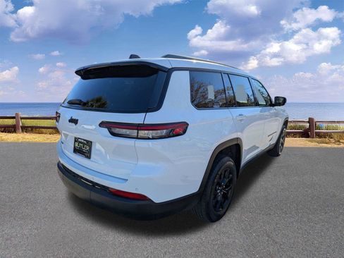 Certified 2025 Jeep Grand Cherokee L Altitude image 8