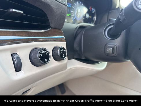 Used 2019 Cadillac Escalade ESV Premium Luxury image 9