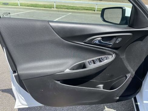 Used 2025 Chevrolet Malibu LT FWD image 14