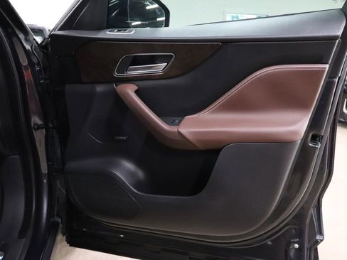 Used 2017 Jaguar F-PACE S image 22