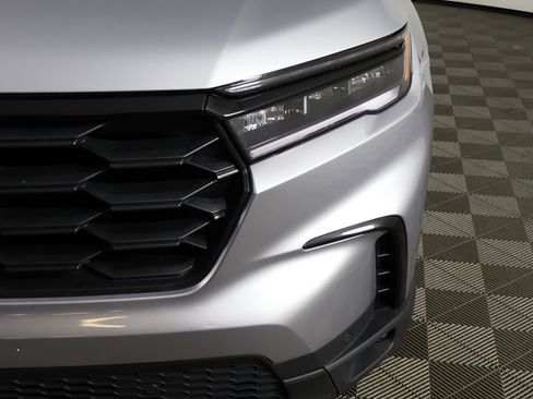 Used 2025 Honda Pilot Sport image 14