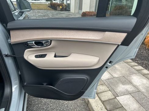 Used 2025 Volvo XC90 B5 Plus image 13