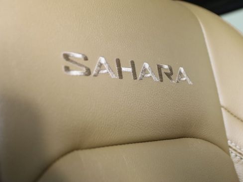 Used 2022 Jeep Wrangler Unlimited Sahara AWD/4WD image 14