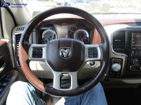 Used 2017 RAM 1500 Laramie w/ Convenience Group AWD/4WD image 31