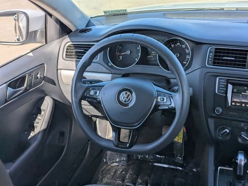 Used 2017 Volkswagen Jetta S image 12