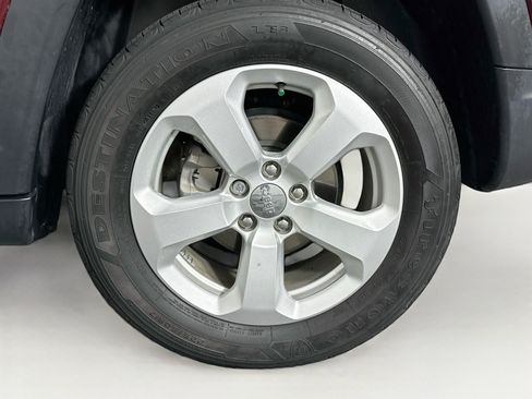 Used 2020 Jeep Compass Latitude FWD image 11