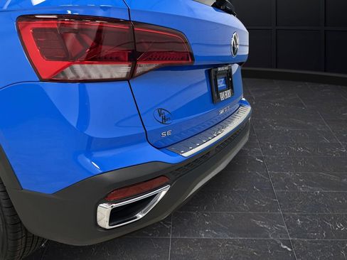 Used 2023 Volkswagen Taos SE w/ Black Wheel Package image 31