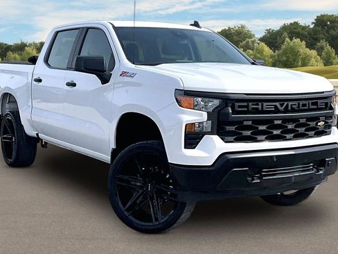 Used 2024 Chevrolet Silverado 1500 W/T w/ Z71 Off-Road Package image 2