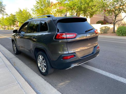 Used 2018 Jeep Cherokee Limited FWD image 12