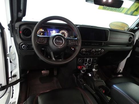 Certified 2024 Jeep Wrangler Unlimited Rubicon AWD/4WD image 6