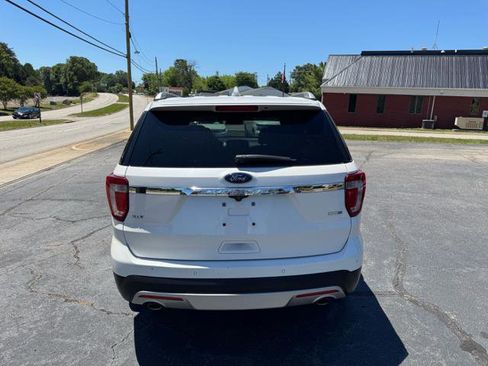 Used 2016 Ford Explorer XLT w/ Equipment Group 202A AWD/4WD image 4