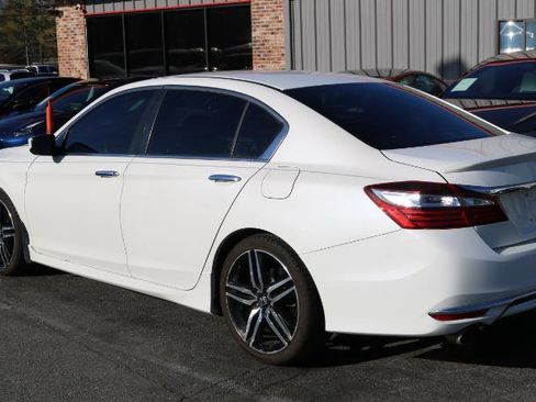 Used 2017 Honda Accord Sport Special Edition image 5