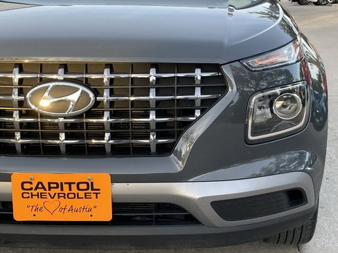 Used 2025 Hyundai Venue SEL image 7