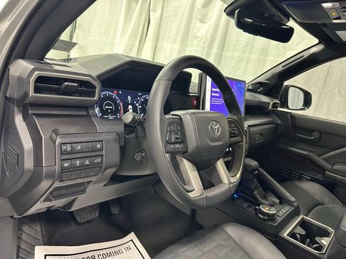 Used 2025 Toyota 4Runner TRD Off-Road Premium image 15